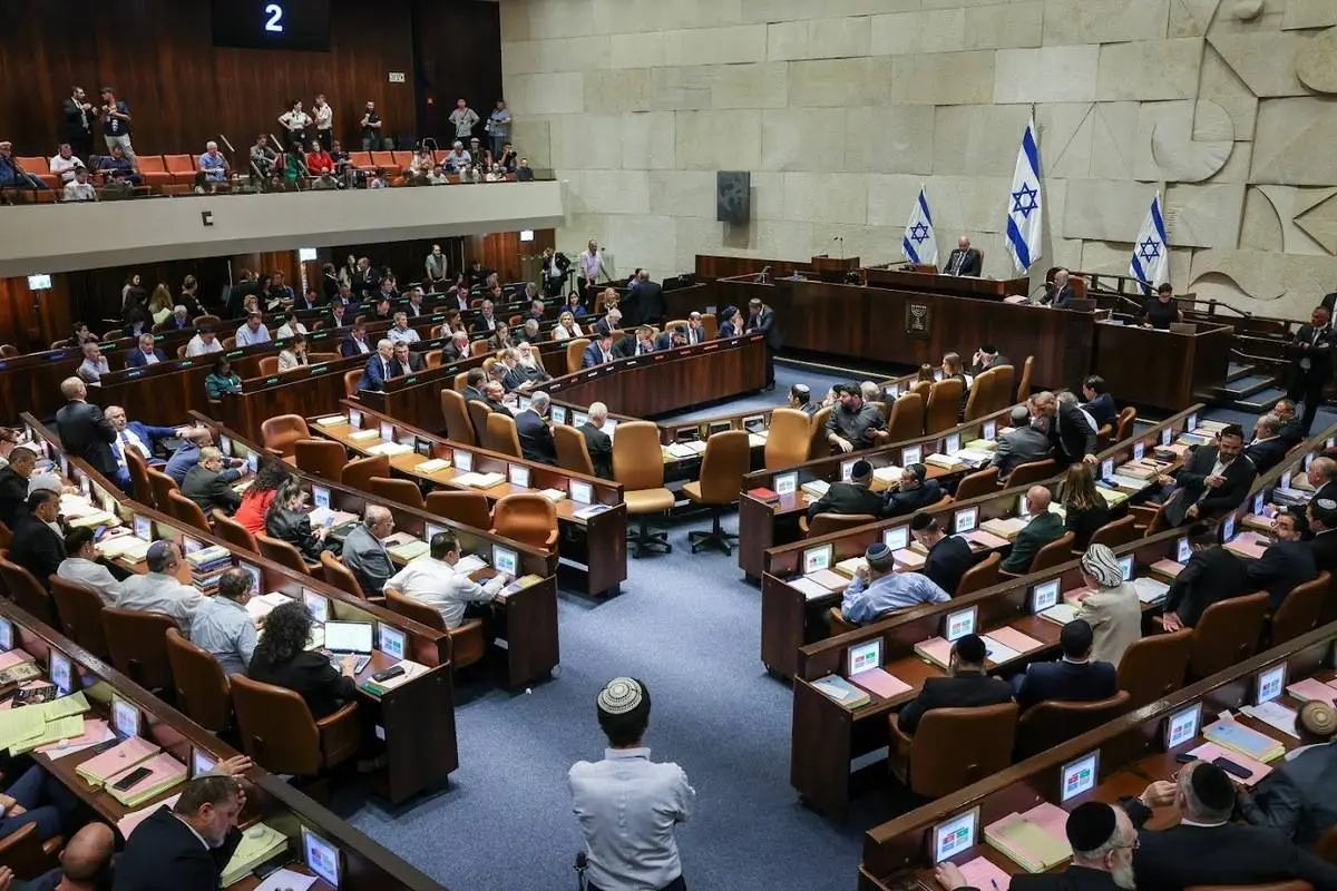 La Knesset approva una legge che vieta l’apertura di nuovi consolati a Gerusalemme