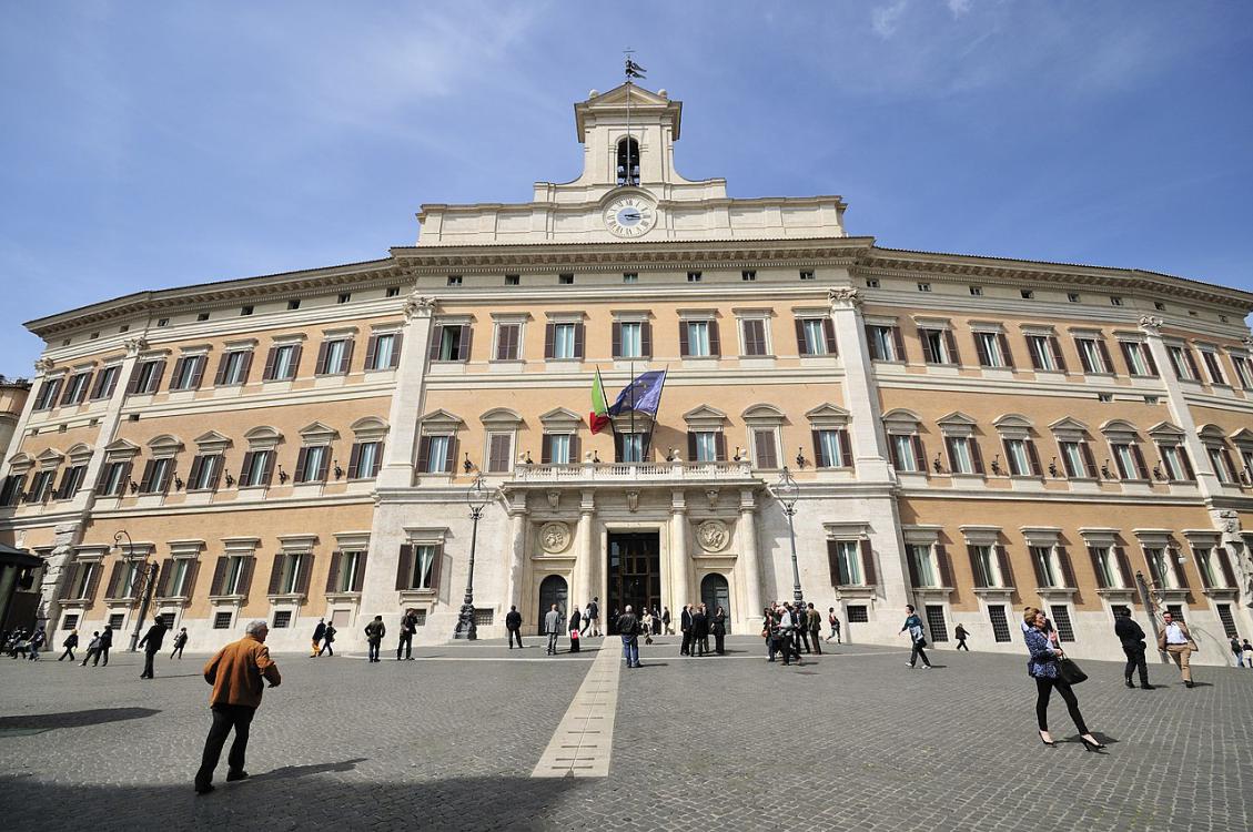 Le reazioni italiane, condanna da maggioranza e opposizione per i fatti di Amsterdam