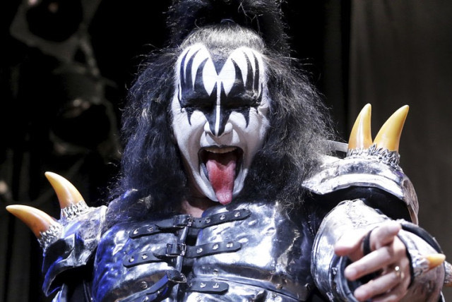 Gene Simmons: “L’amore di mia madre sopravvissuta alla Shoah mi ha salvato”