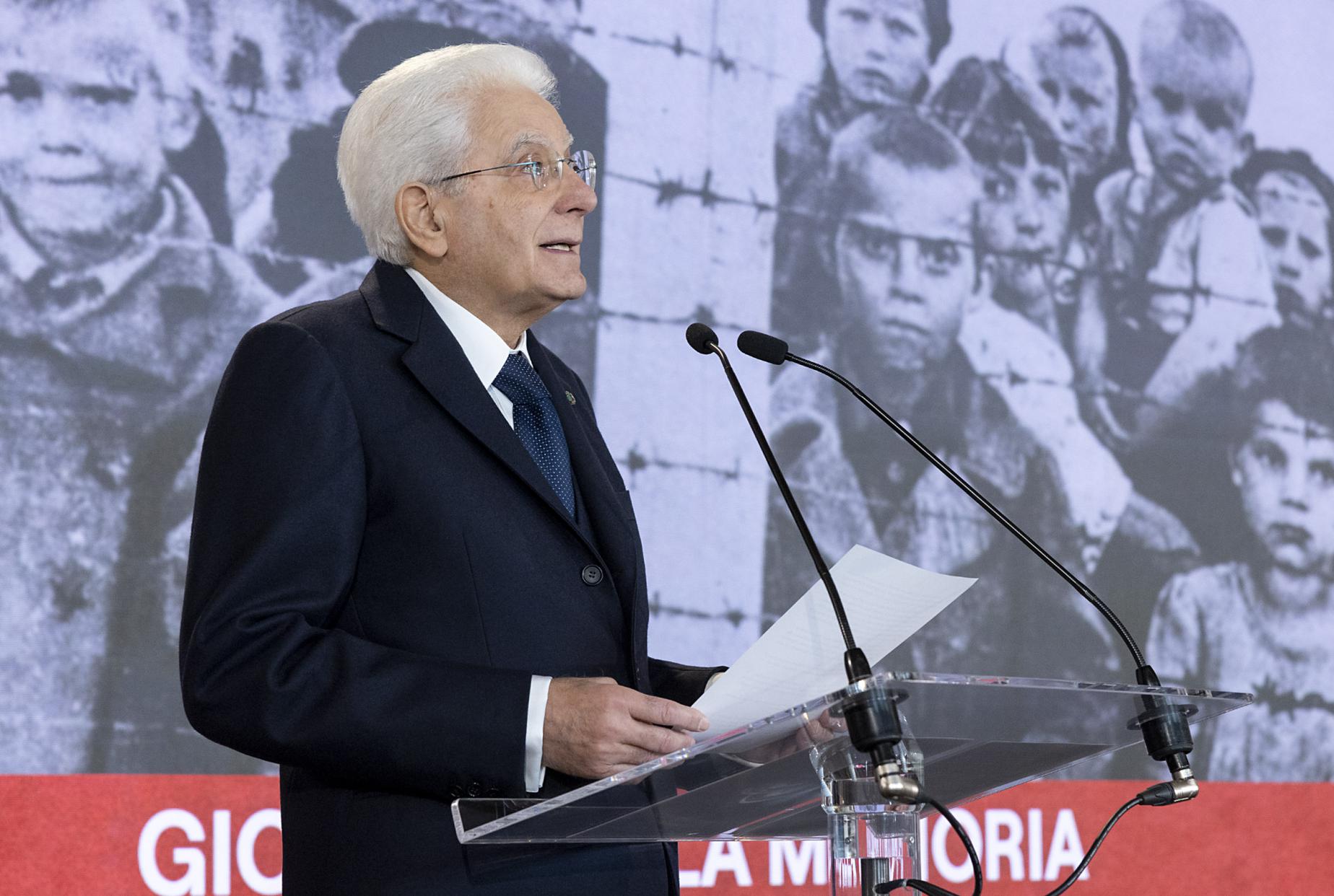 “Auschwitz, simbolo incancellabile dell’abominio”: il monito di Mattarella alla cerimonia per il Giorno della Memoria al Quirinale