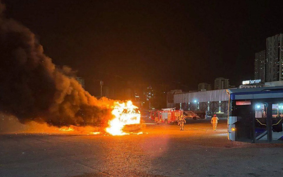 Bat Yam, esplosioni su tre bus vuoti. Sospetto attacco terroristico