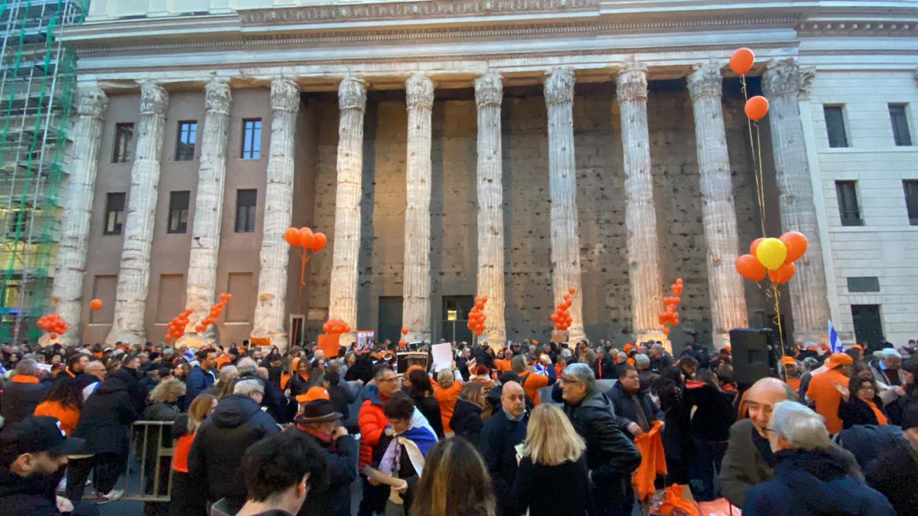 La Comunità di Roma in piazza per la famiglia Bibas